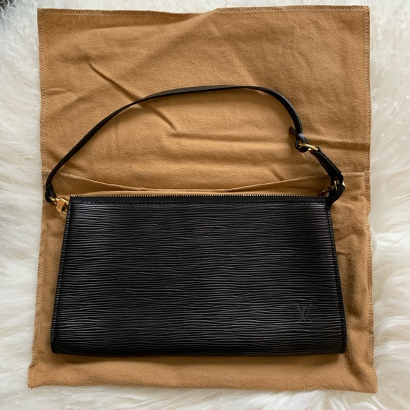 [SOLD] Louis Vuitton Epi black leather pochette - Picture 1 of 12